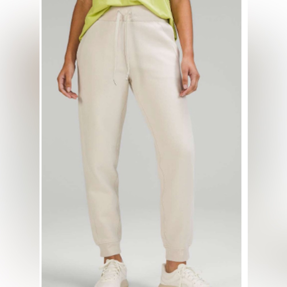 Lululemon Scuba High Rise Joggers Ivory.  Size 0